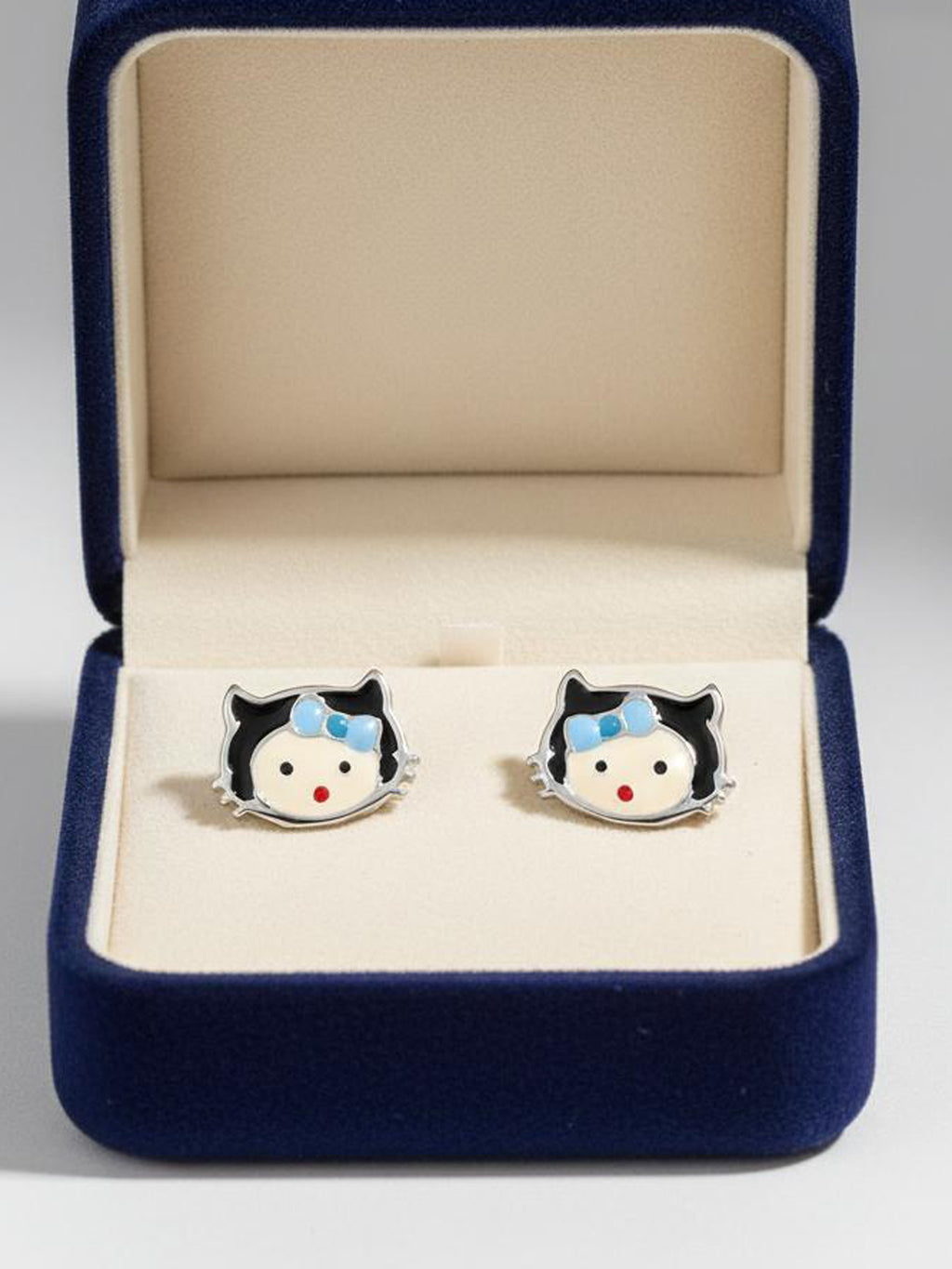 Bowed Kitten Studs