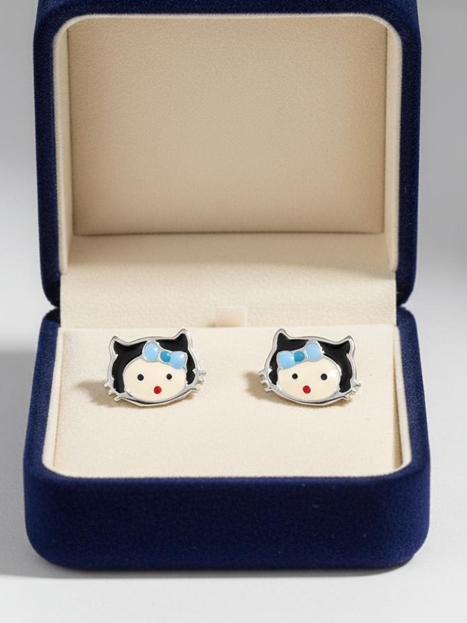 Bowed Kitten Studs