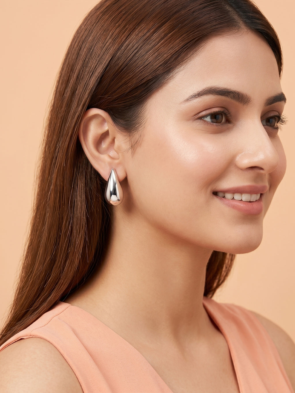 Silver Gleam Teardrop Studs