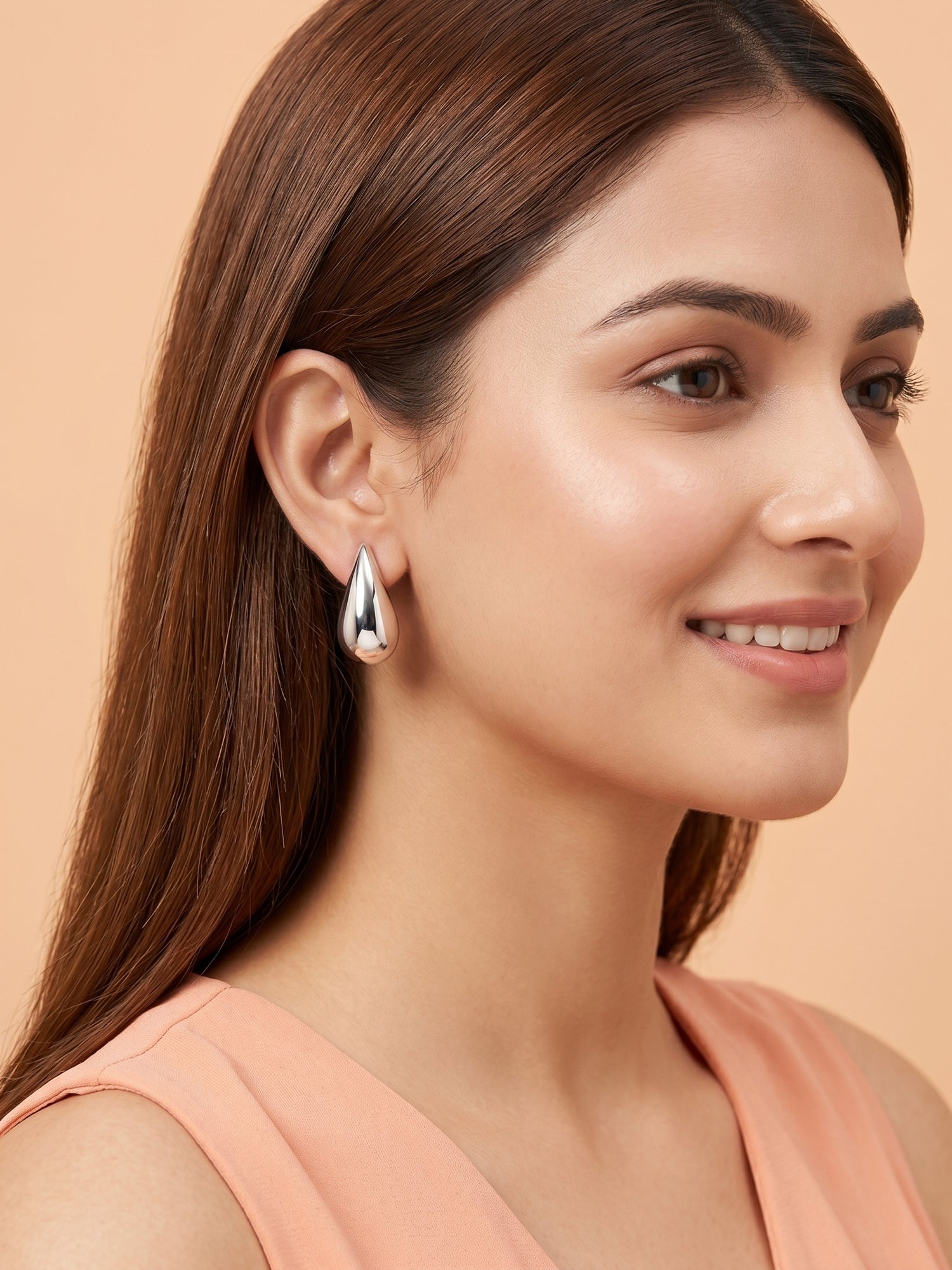 Silver Gleam Teardrop Studs