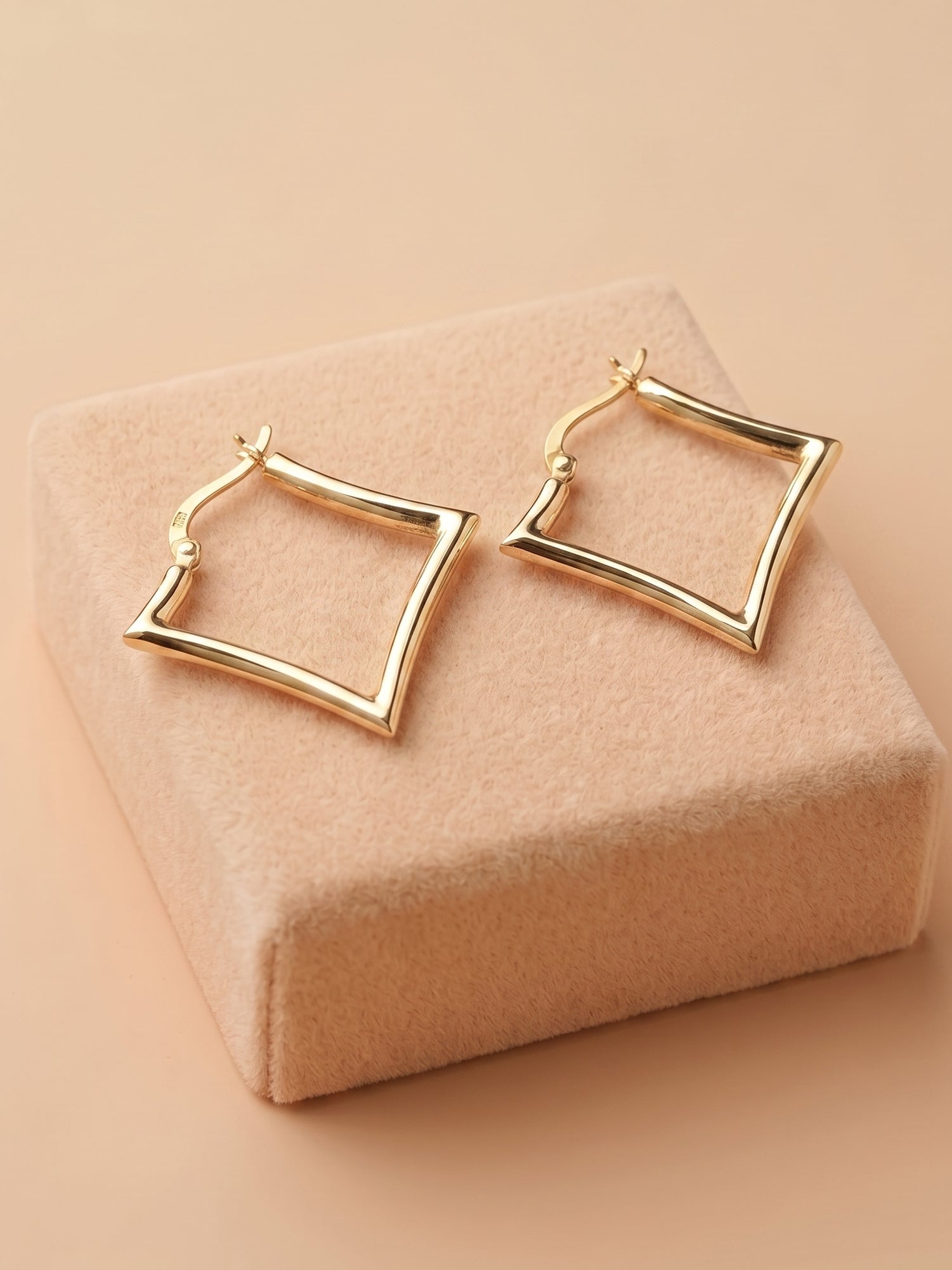Polished Diamond Shape Hoop Earrings