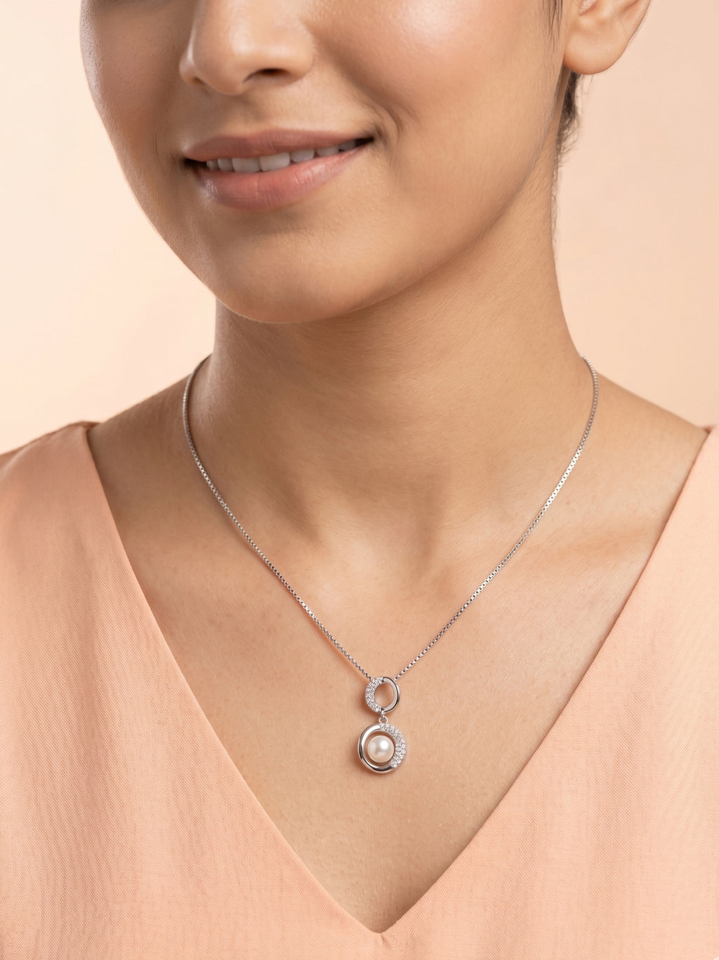 Silver Shimmering Pearl & Halo Pendant Necklace