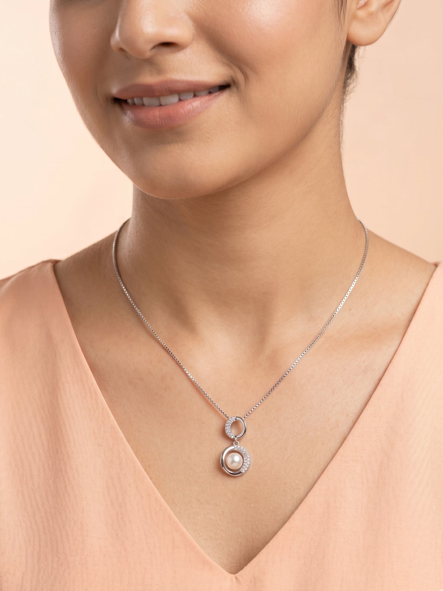 Silver Shimmering Pearl & Halo Pendant Necklace