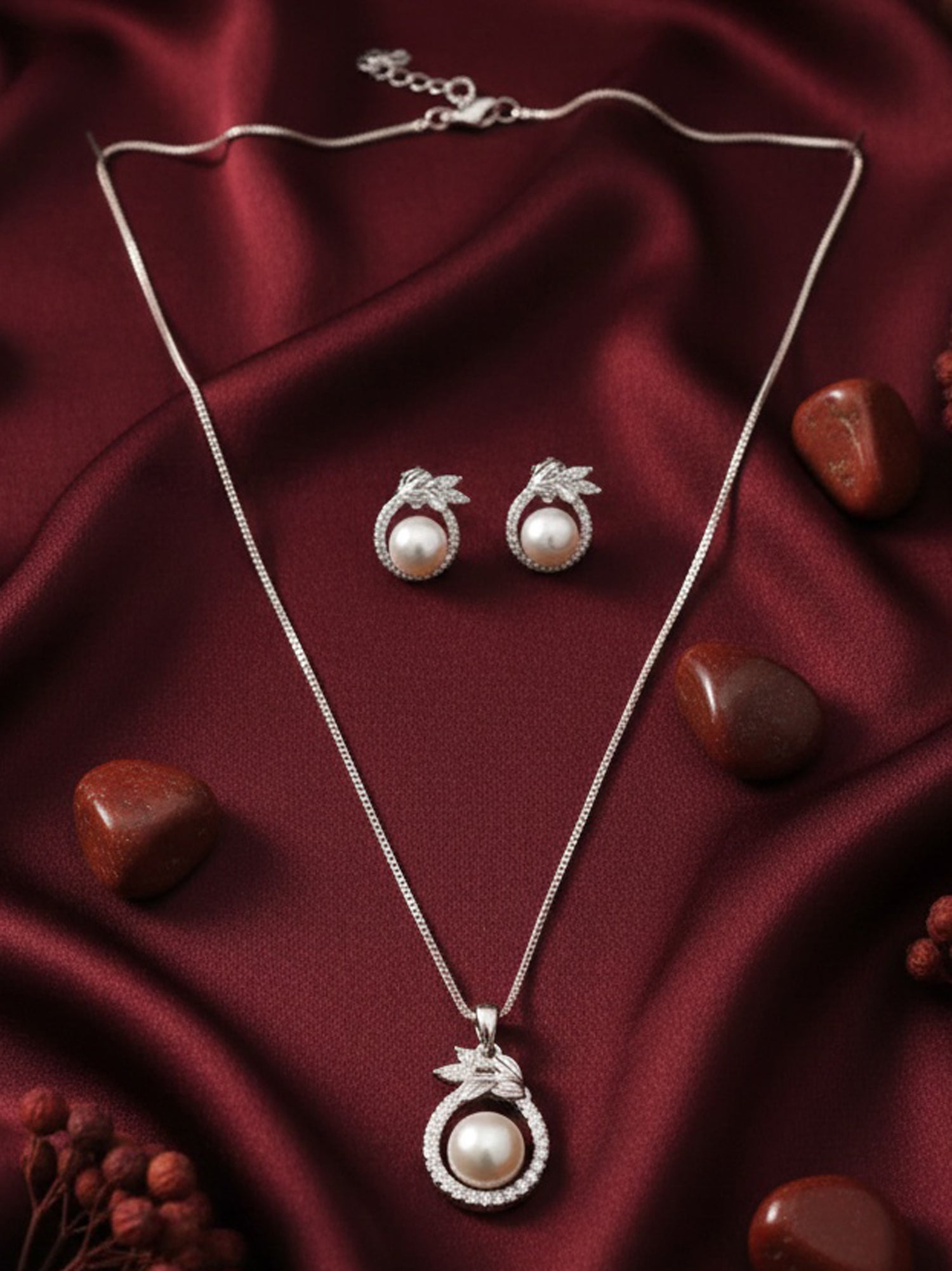 Blooming Pearl Halo Pendant Set
