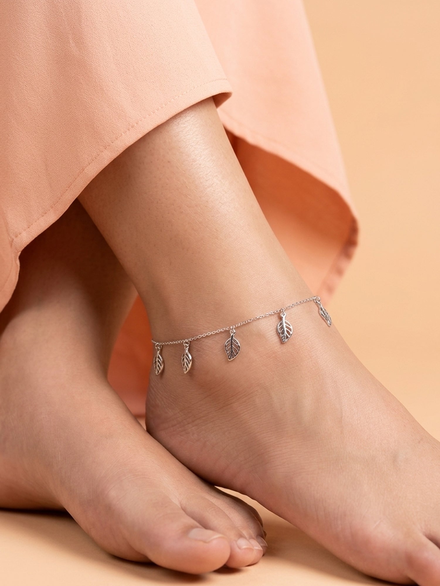 Hollow Leaf Charm Anklet