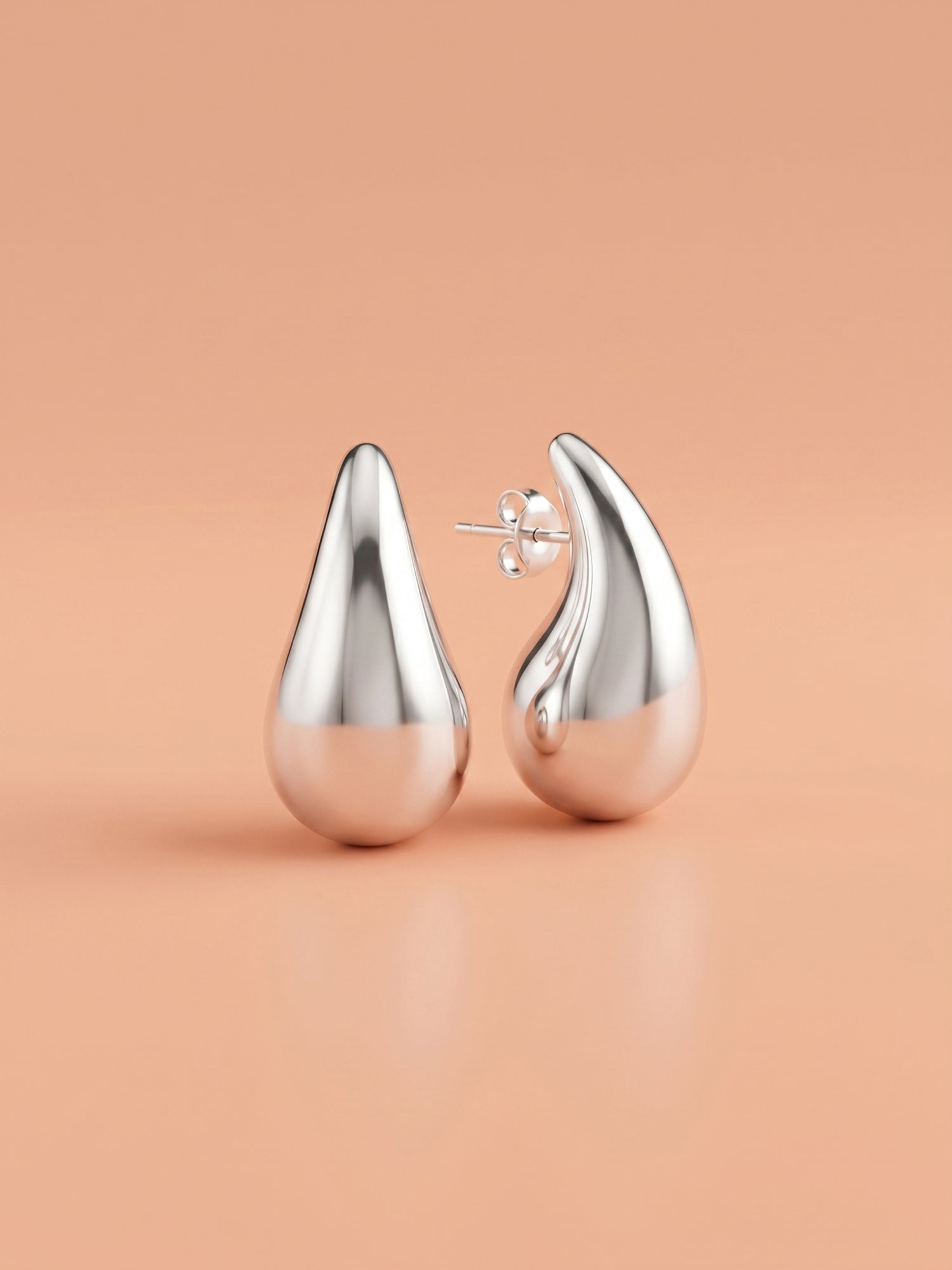Silver Gleam Teardrop Studs