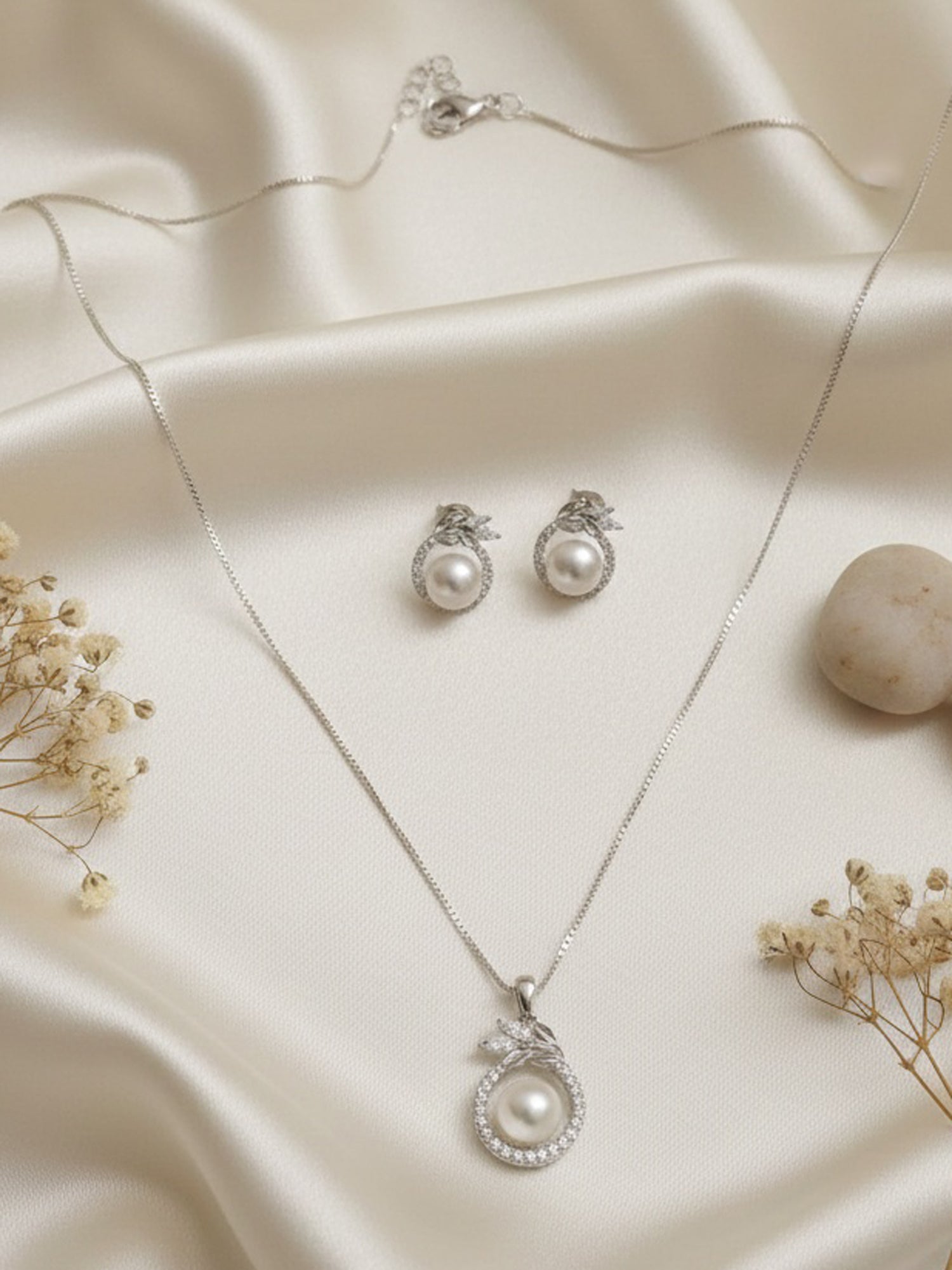 Blooming Pearl Halo Pendant Set