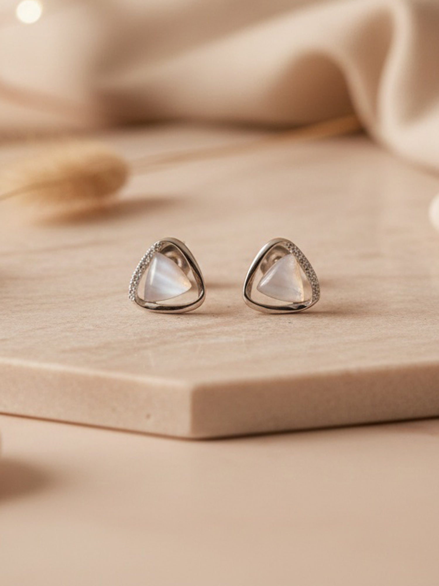 Luminous Fanfare Stud