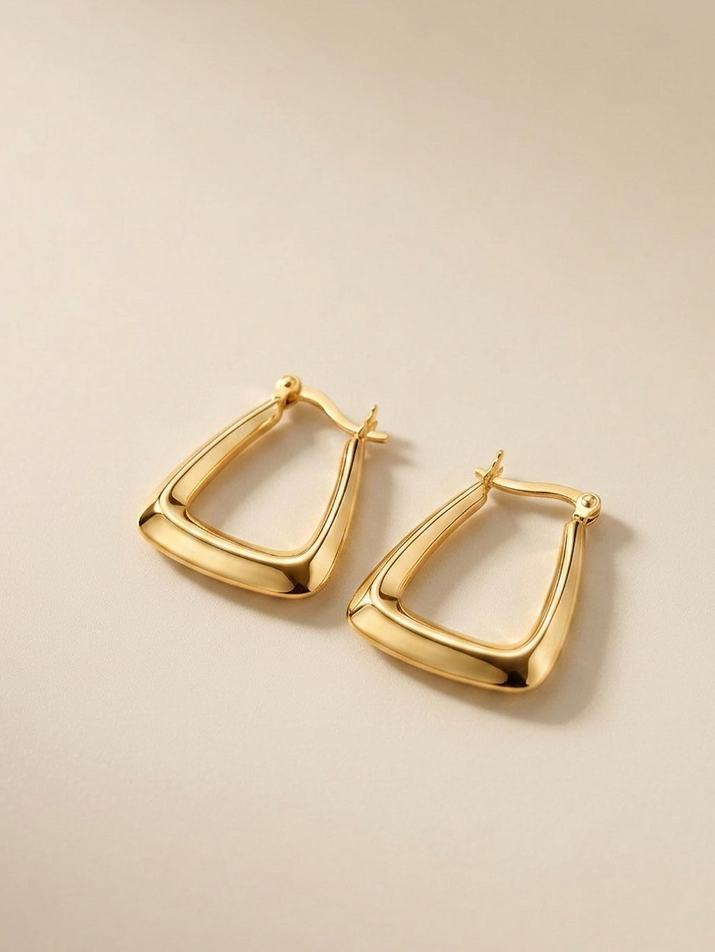 Polished Trapezoid Chunky Hoop Earrings