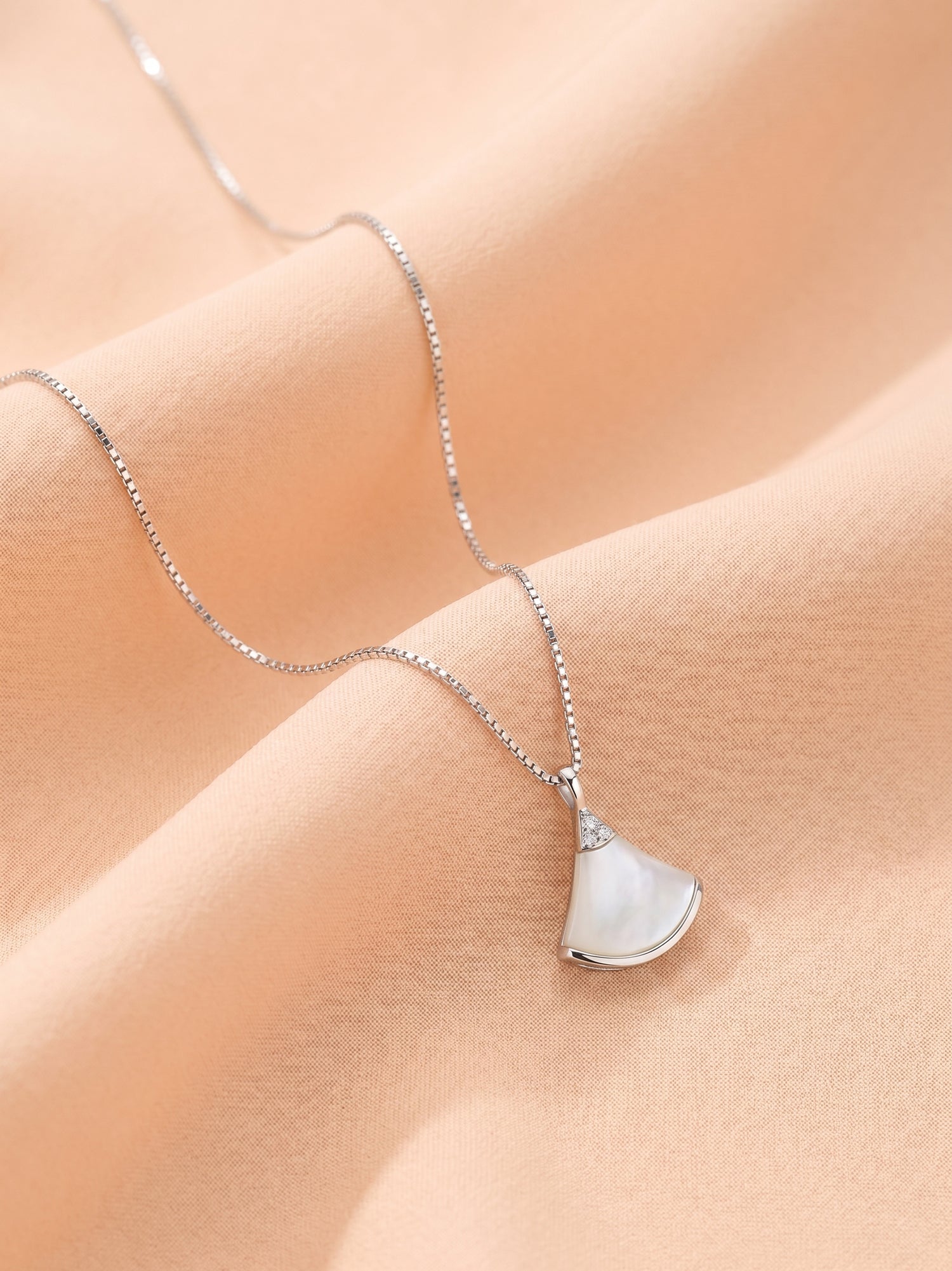 Luminous Fanfare Pendant