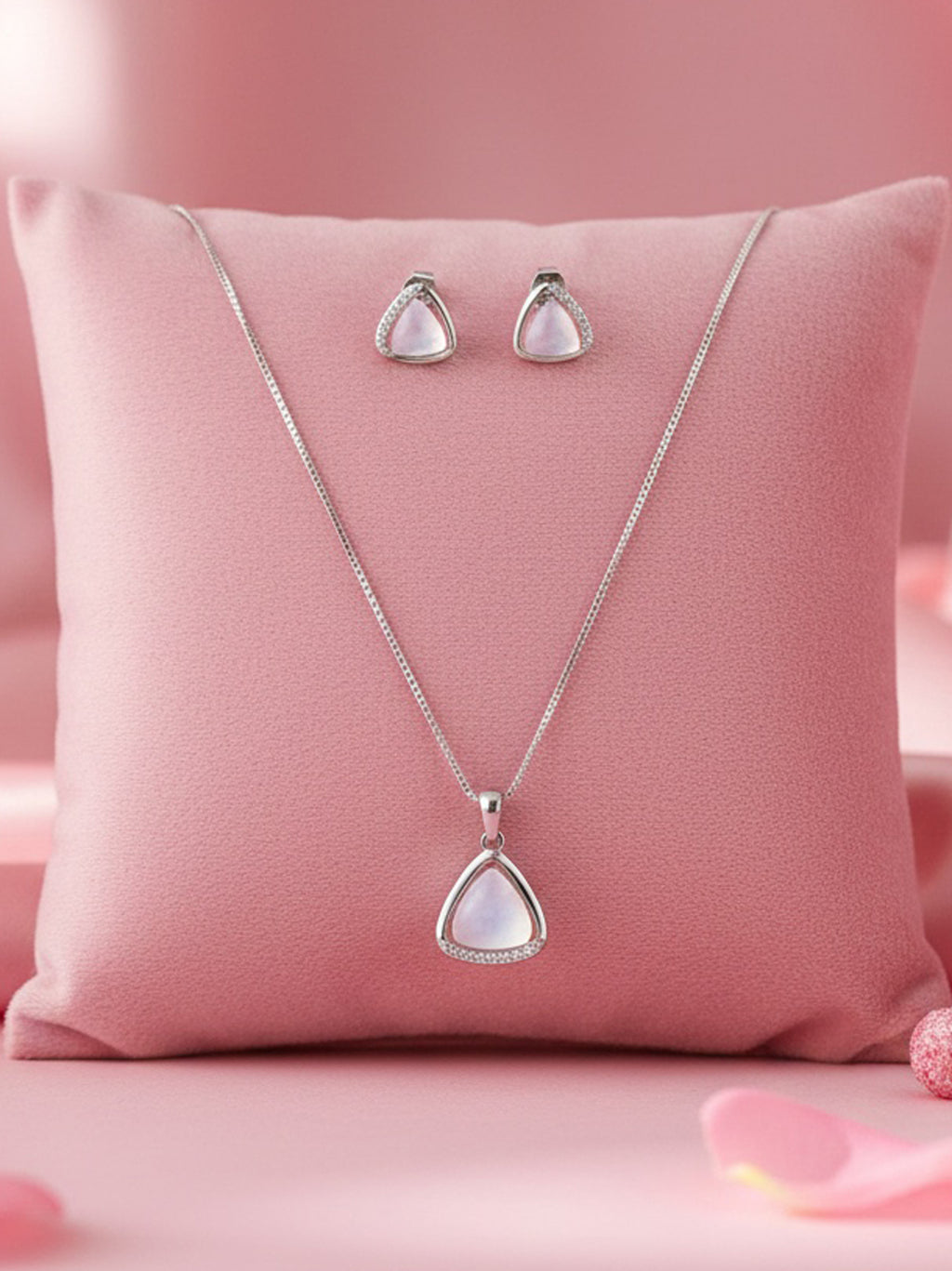 Luminous Fanfare Pendant Set