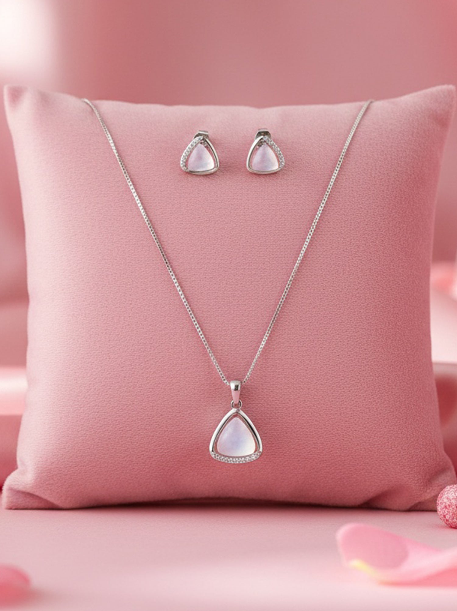 Luminous Fanfare Pendant Set