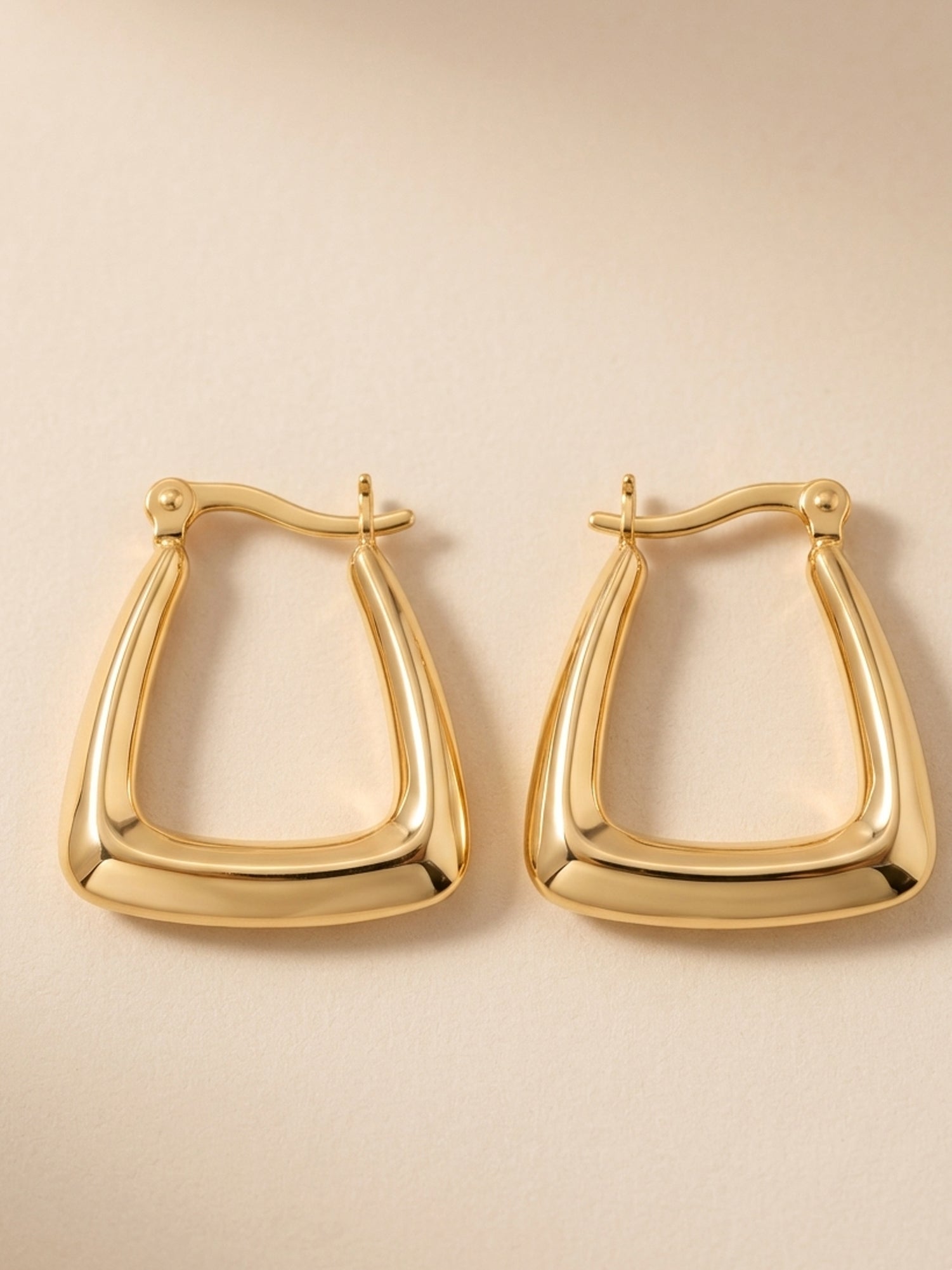 Polished Trapezoid Chunky Hoop Earrings