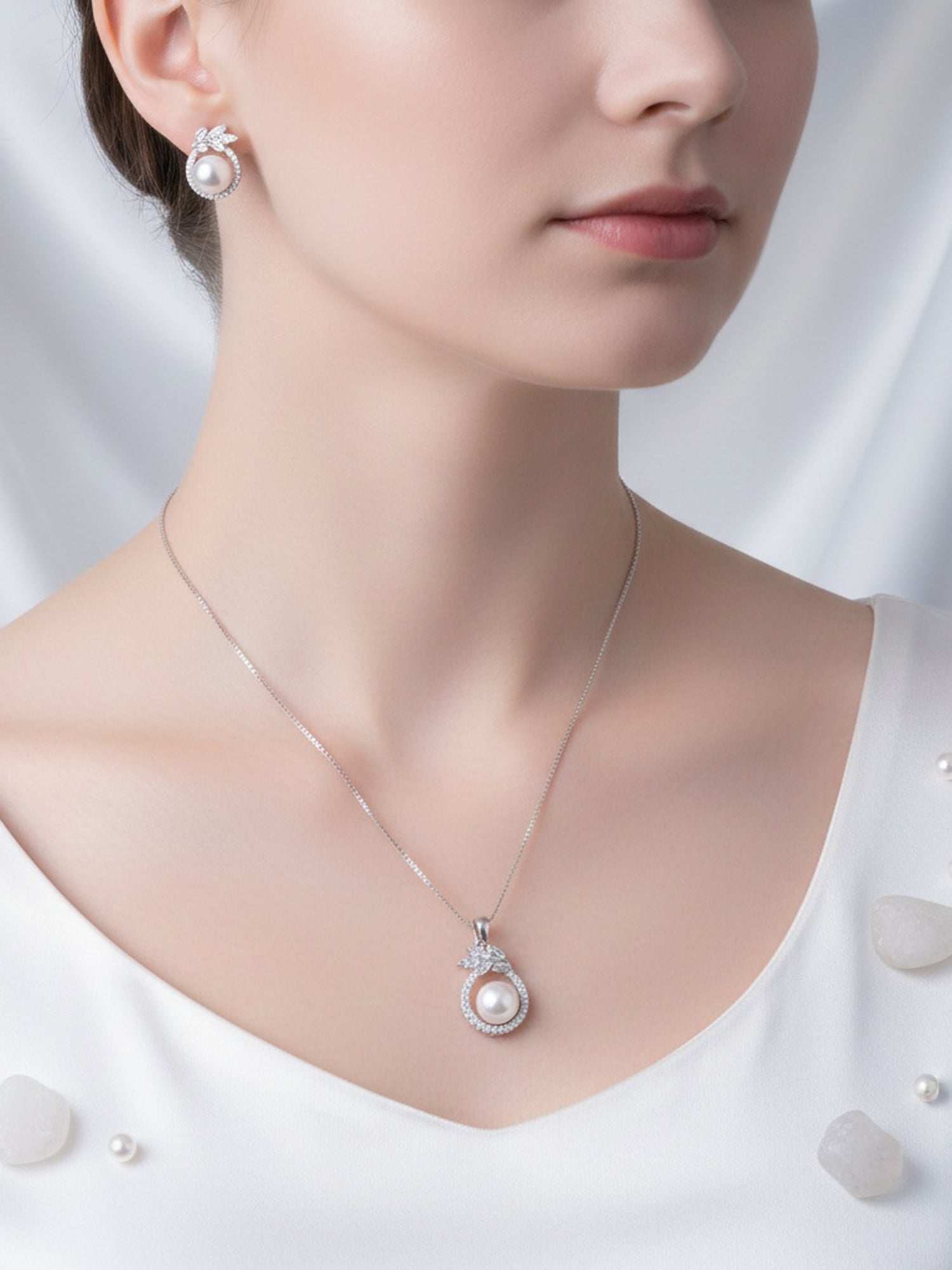 Blooming Pearl Halo Pendant Set