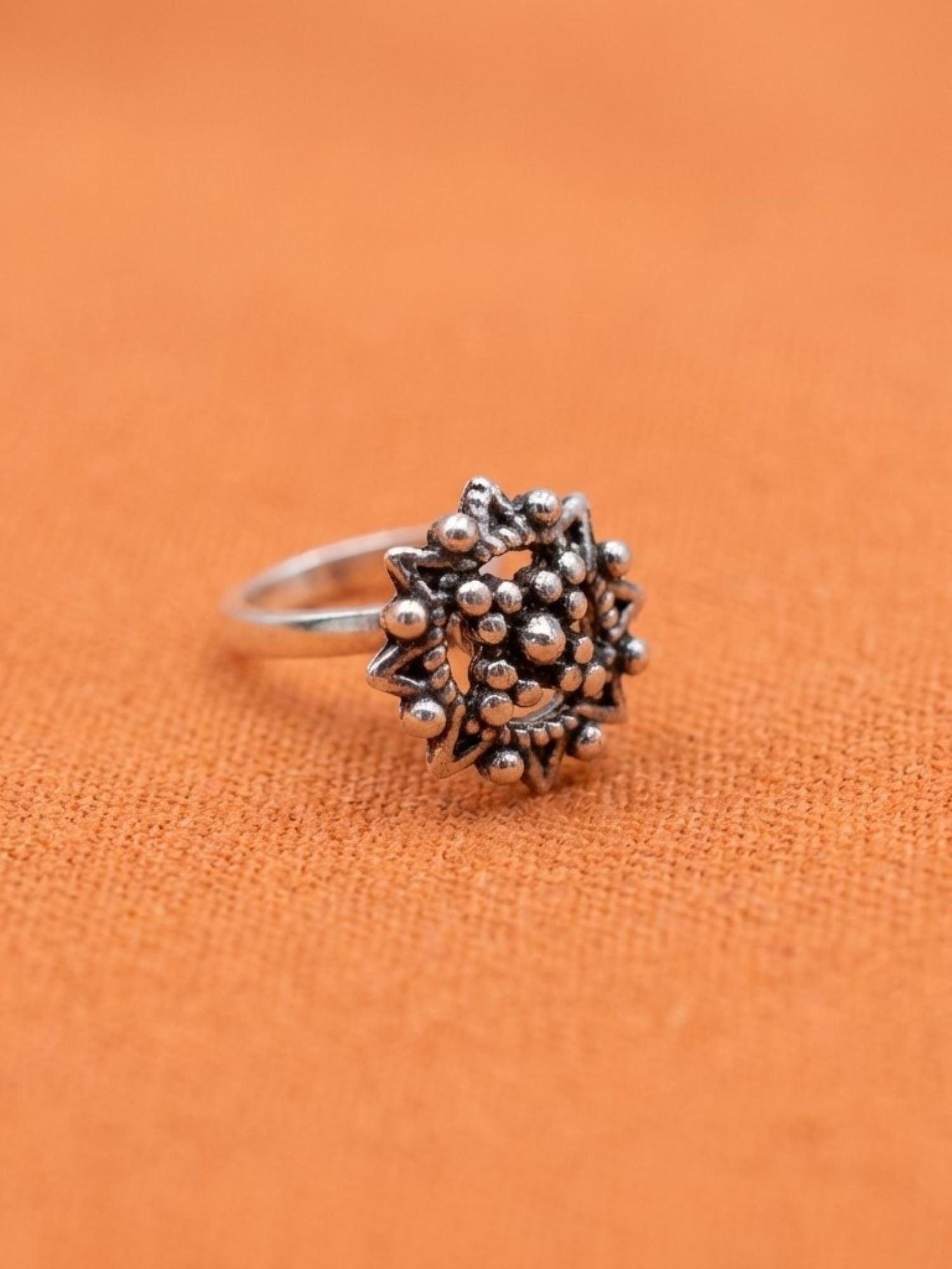Solar Filigree Nose Pin