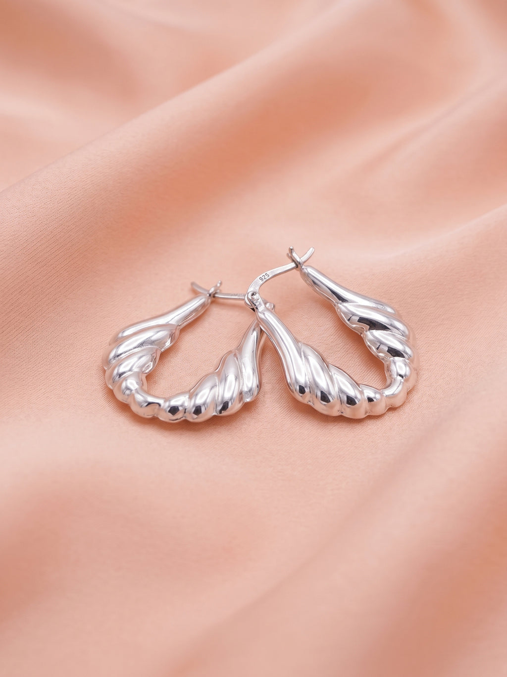 Sculptural Ribbed Oval Hoop Earrings