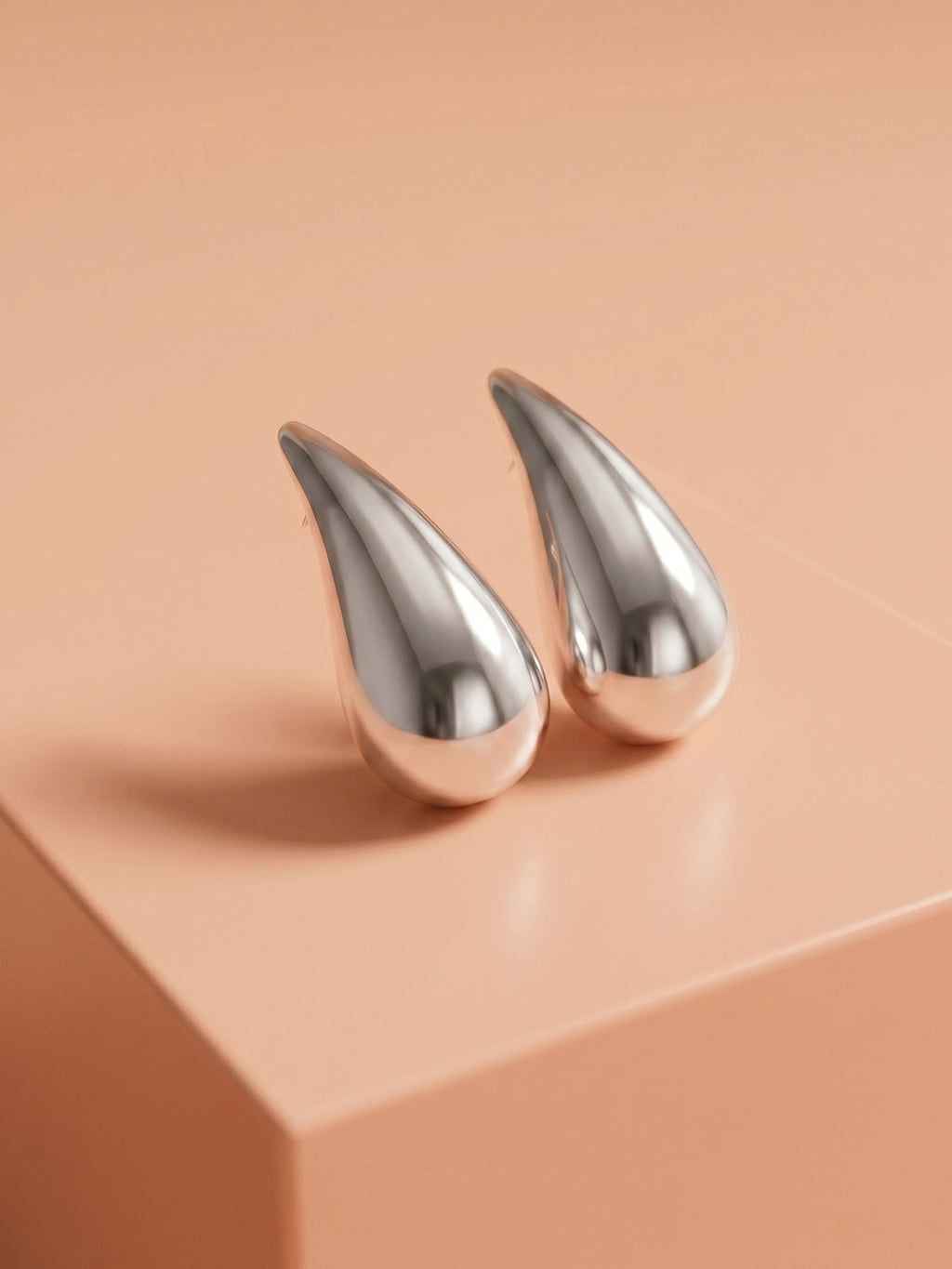 Silver Gleam Teardrop Studs