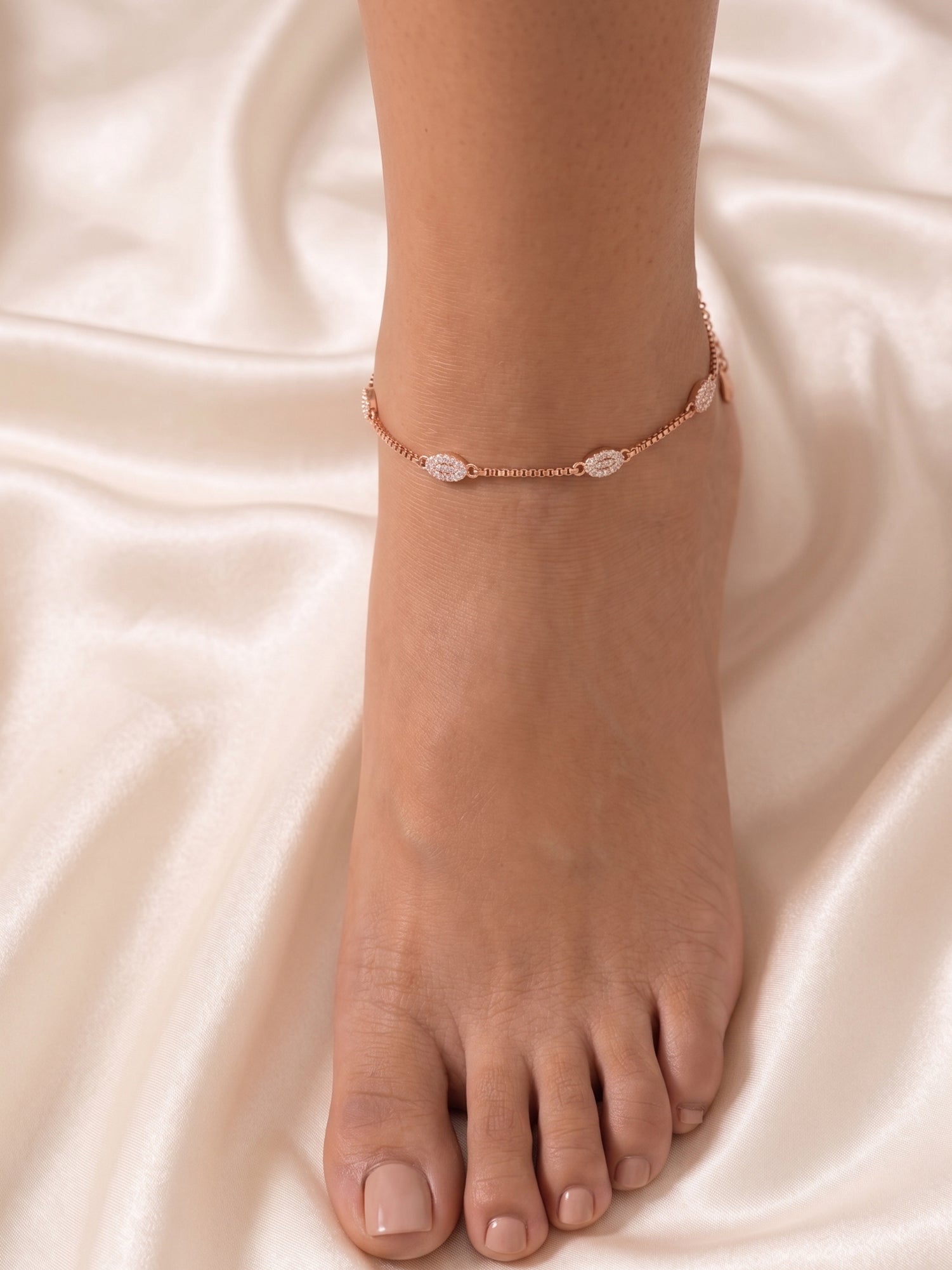 Roseate Celestial Oval Pavé Box Chain Anklet