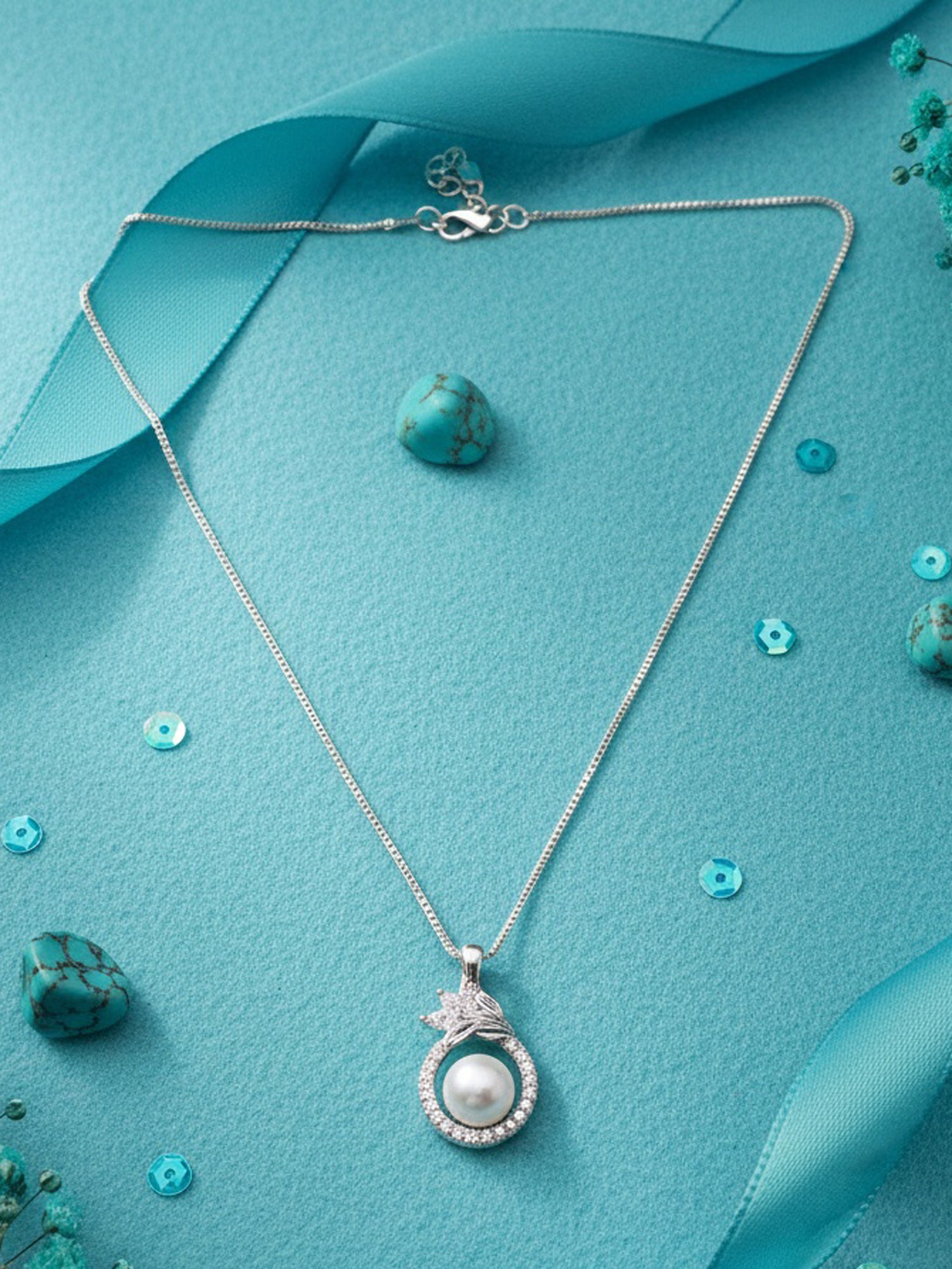 Blooming Pearl Halo Pendant