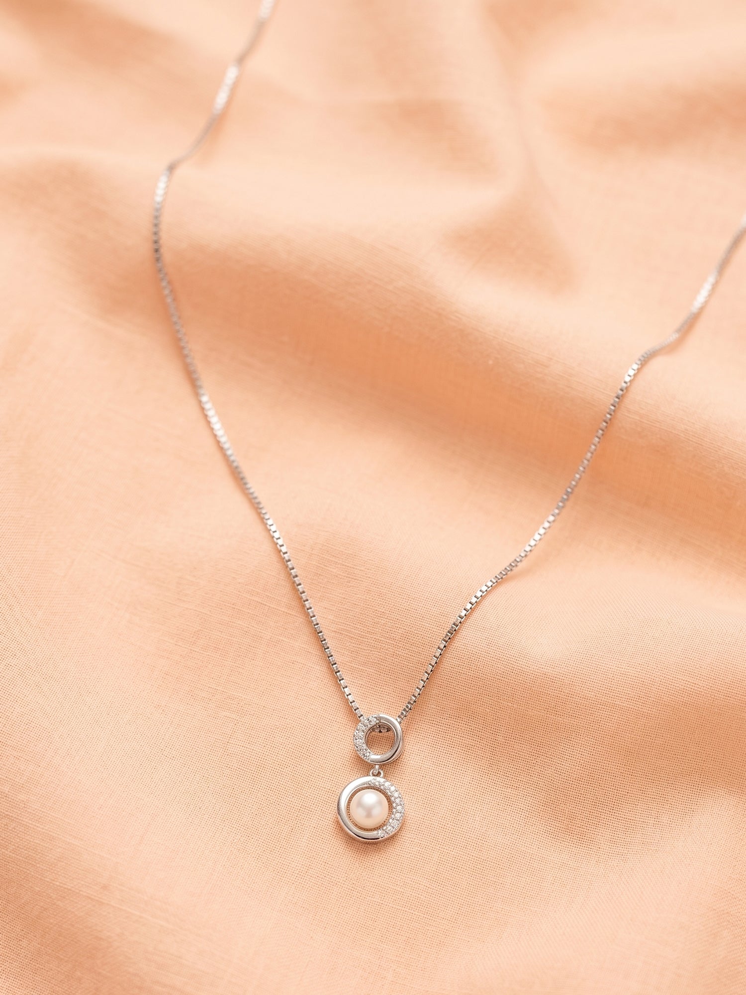 Silver Shimmering Pearl & Halo Pendant Necklace