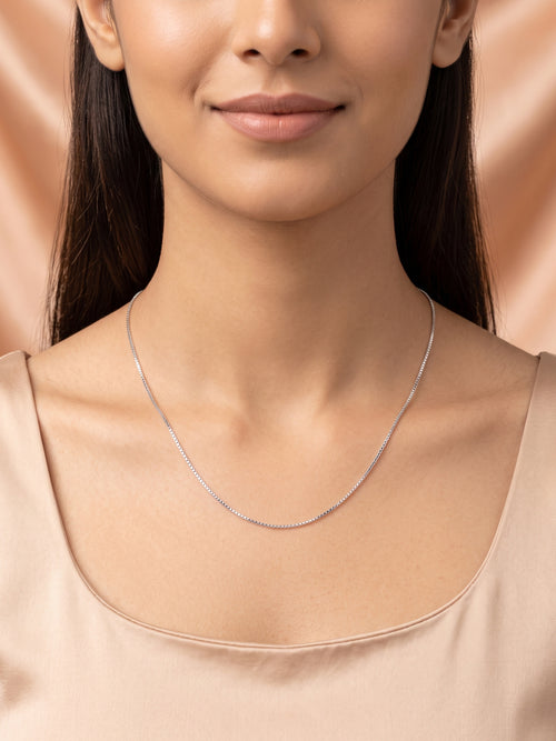 Modern & Sleek: Minimalist Venetian Box Link Chain