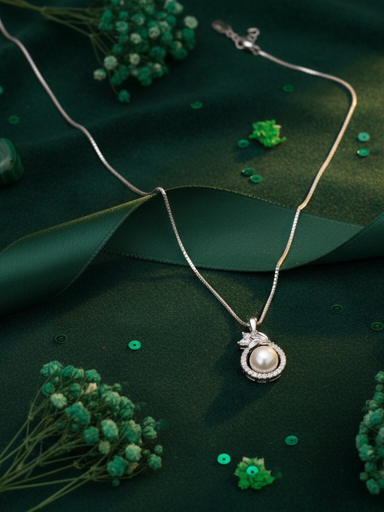 Blooming Pearl Halo Pendant