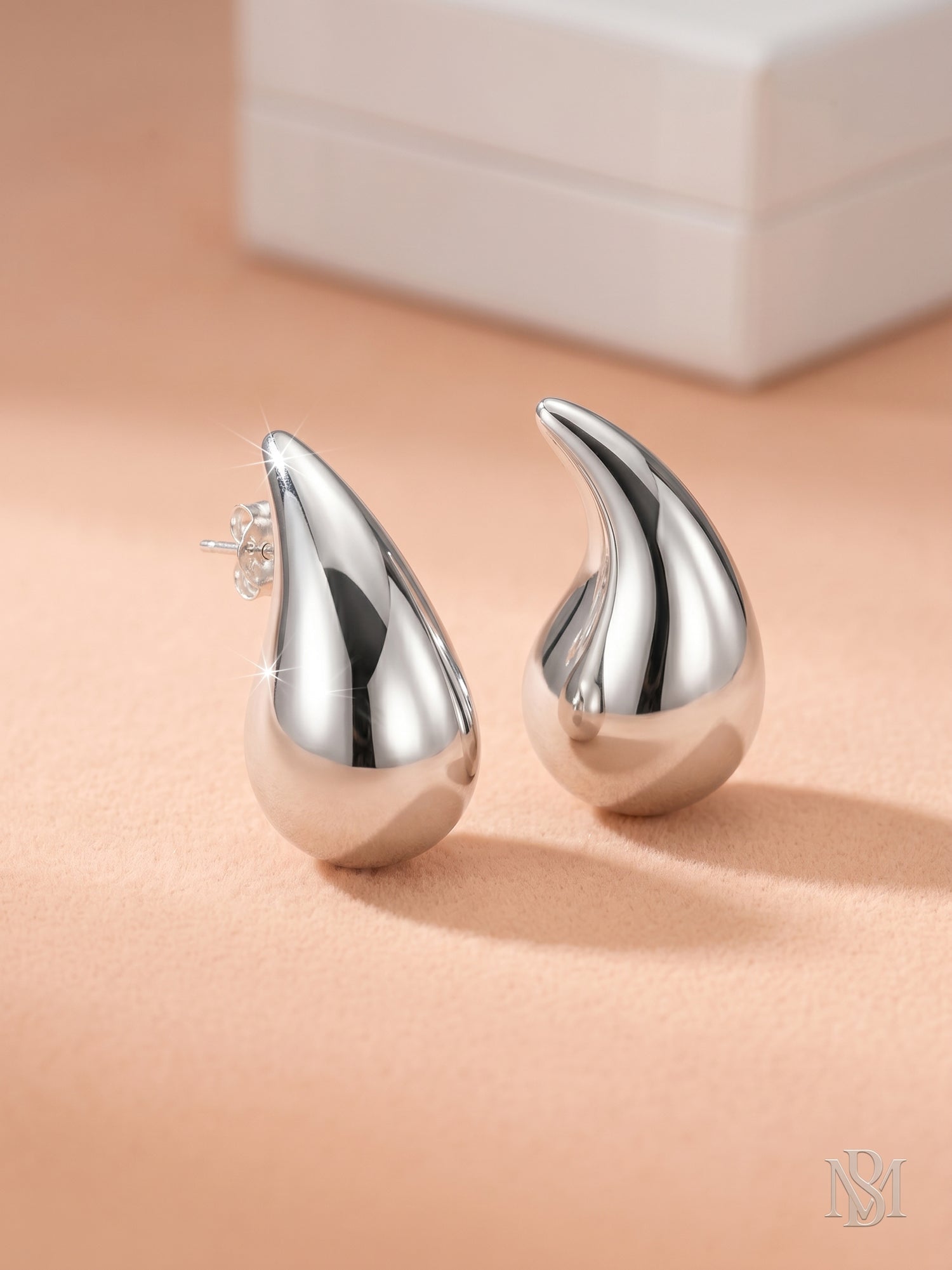 Mirror-Glaze Teardrop Studs