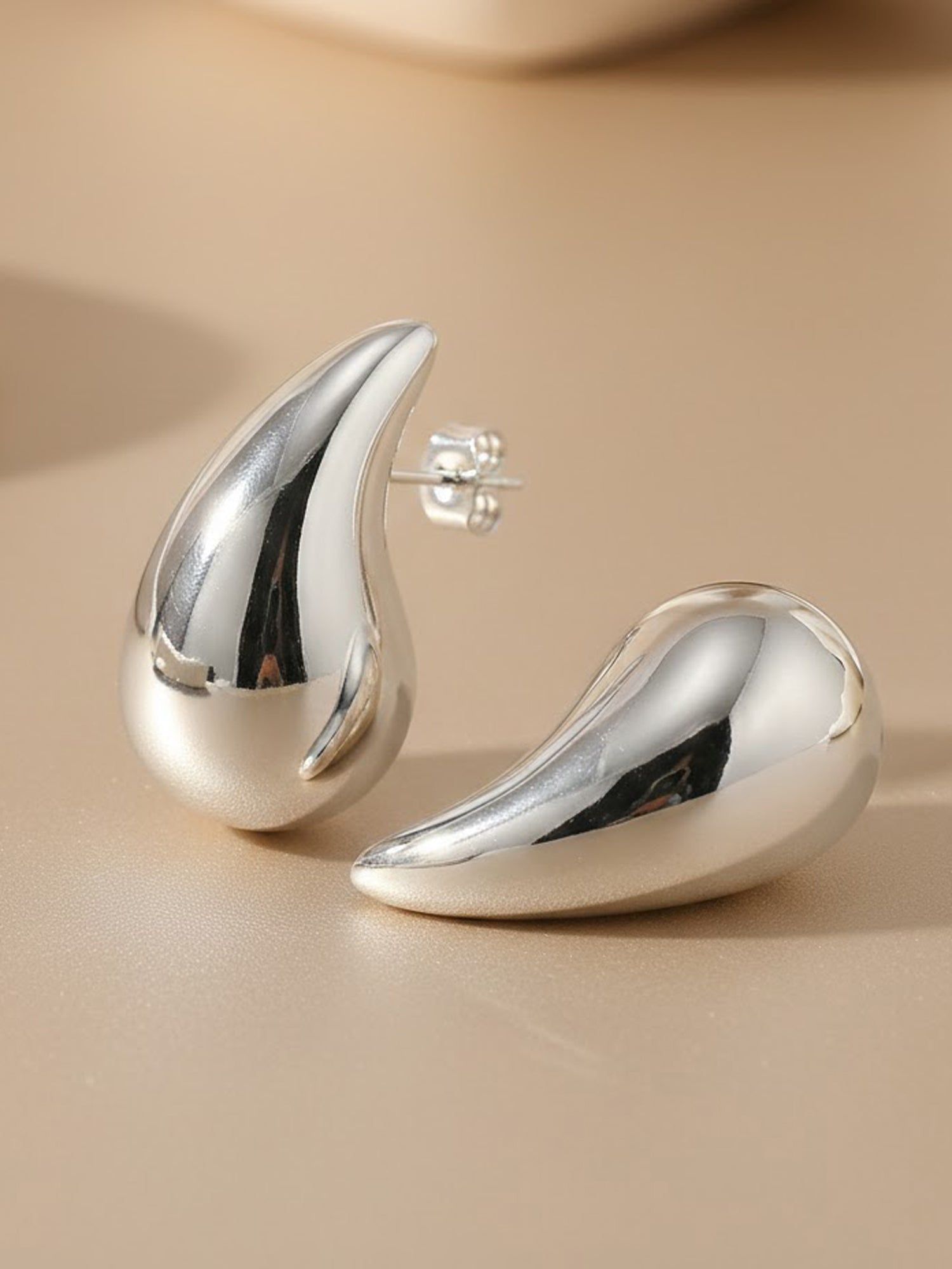 Liquid Contour Studs