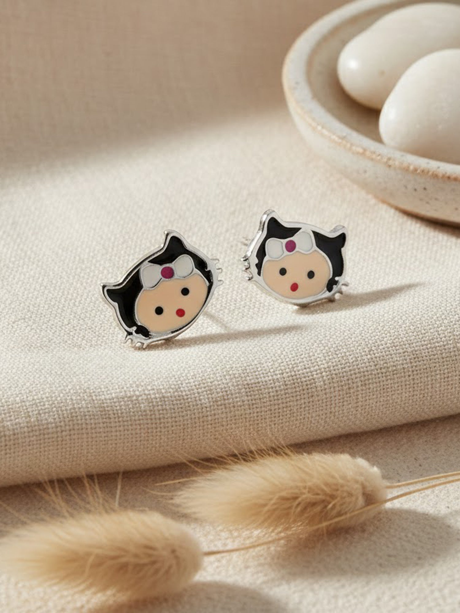 Bowed Kitten Studs