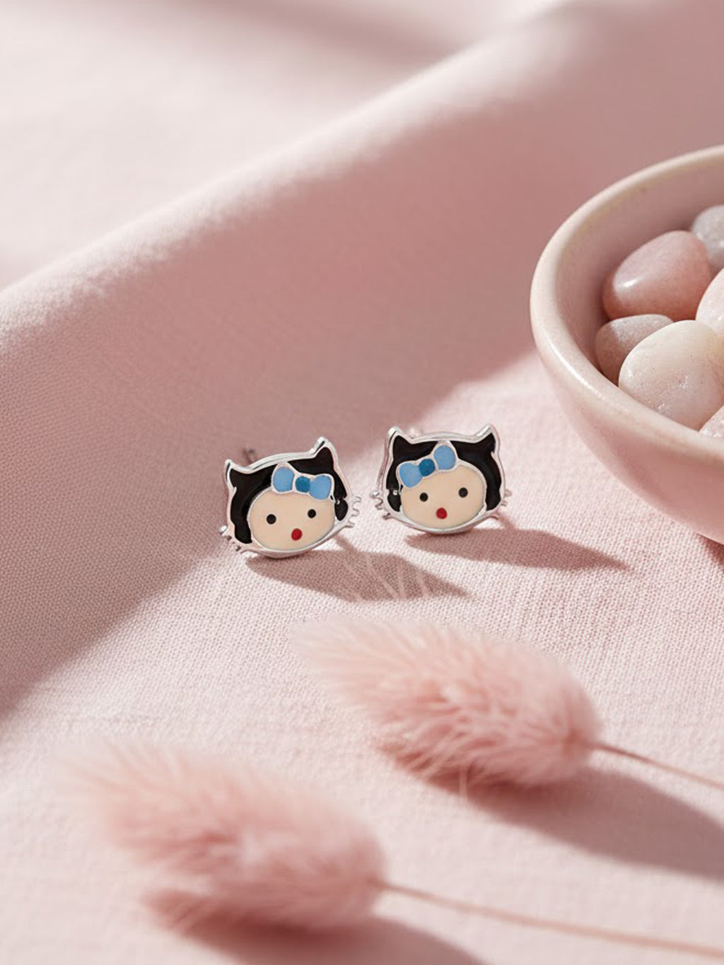 Bowed Kitten Studs