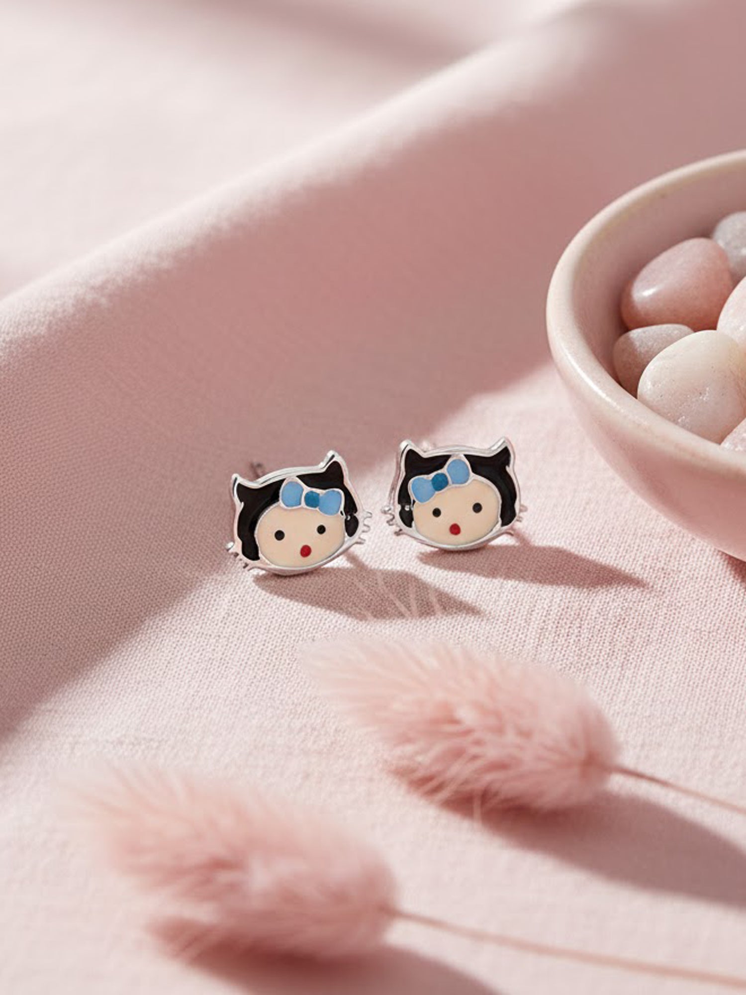 Bowed Kitten Studs
