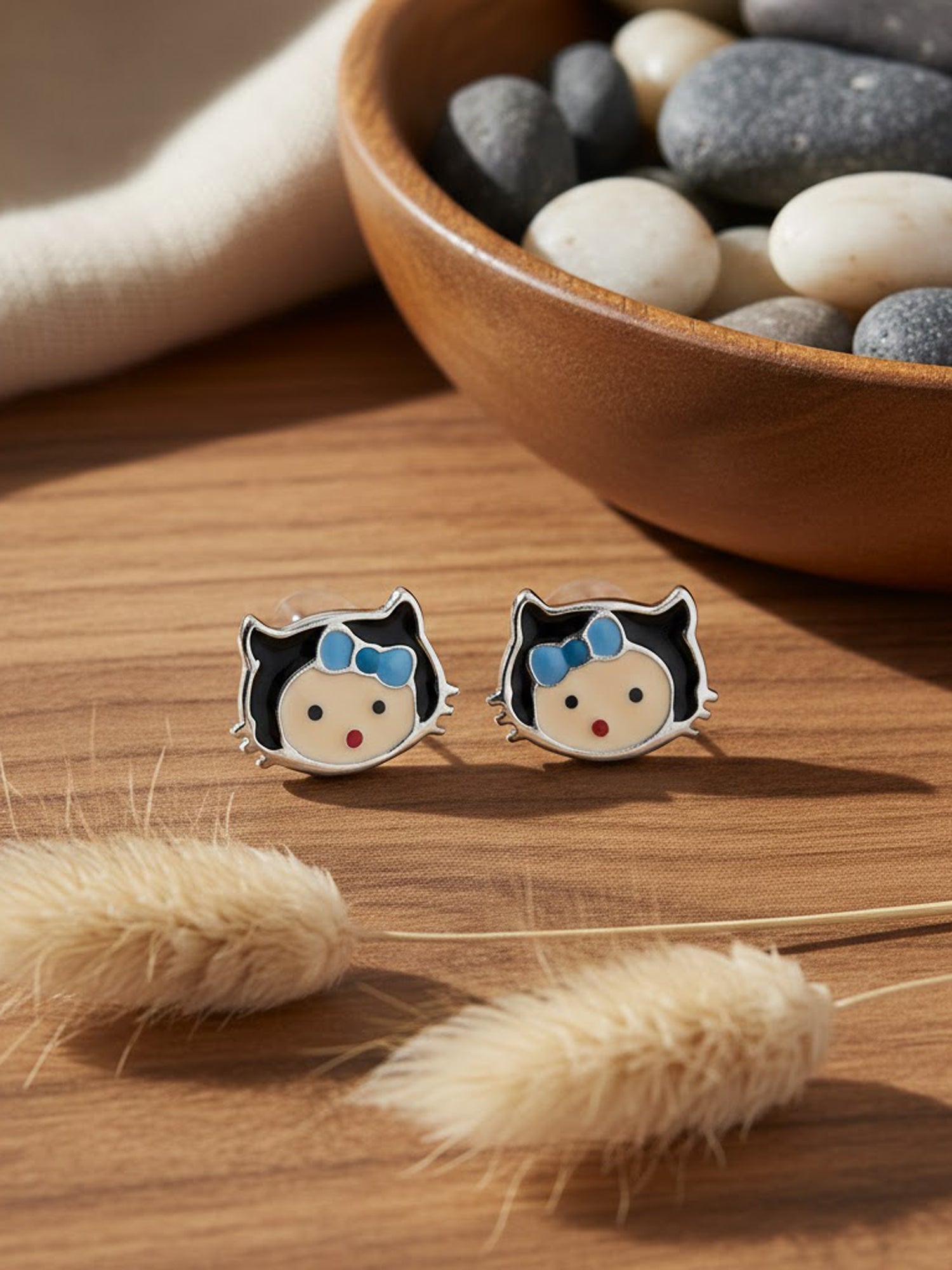Bowed Kitten Studs